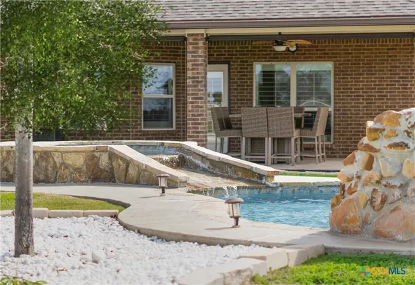 a view of a house with a backyard