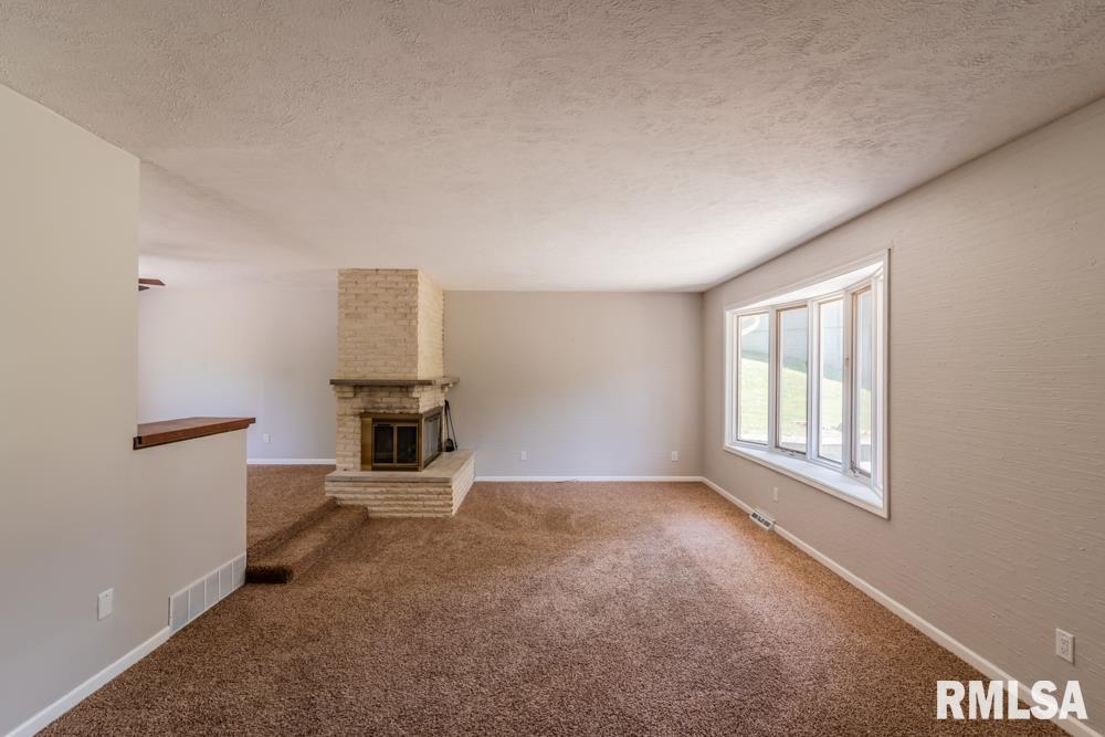 2715 Sheridan Road Pekin, IL 61554 - Photo 4 of 46 Gallery Image 4