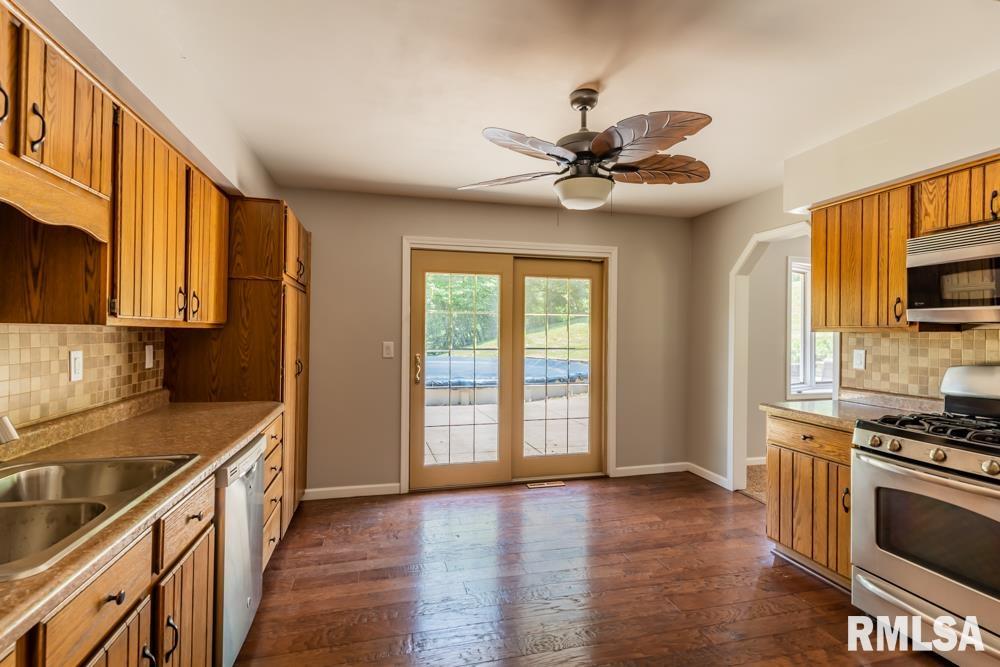 2715 Sheridan Road Pekin, IL 61554 - Photo 9 of 46 Gallery Image 9