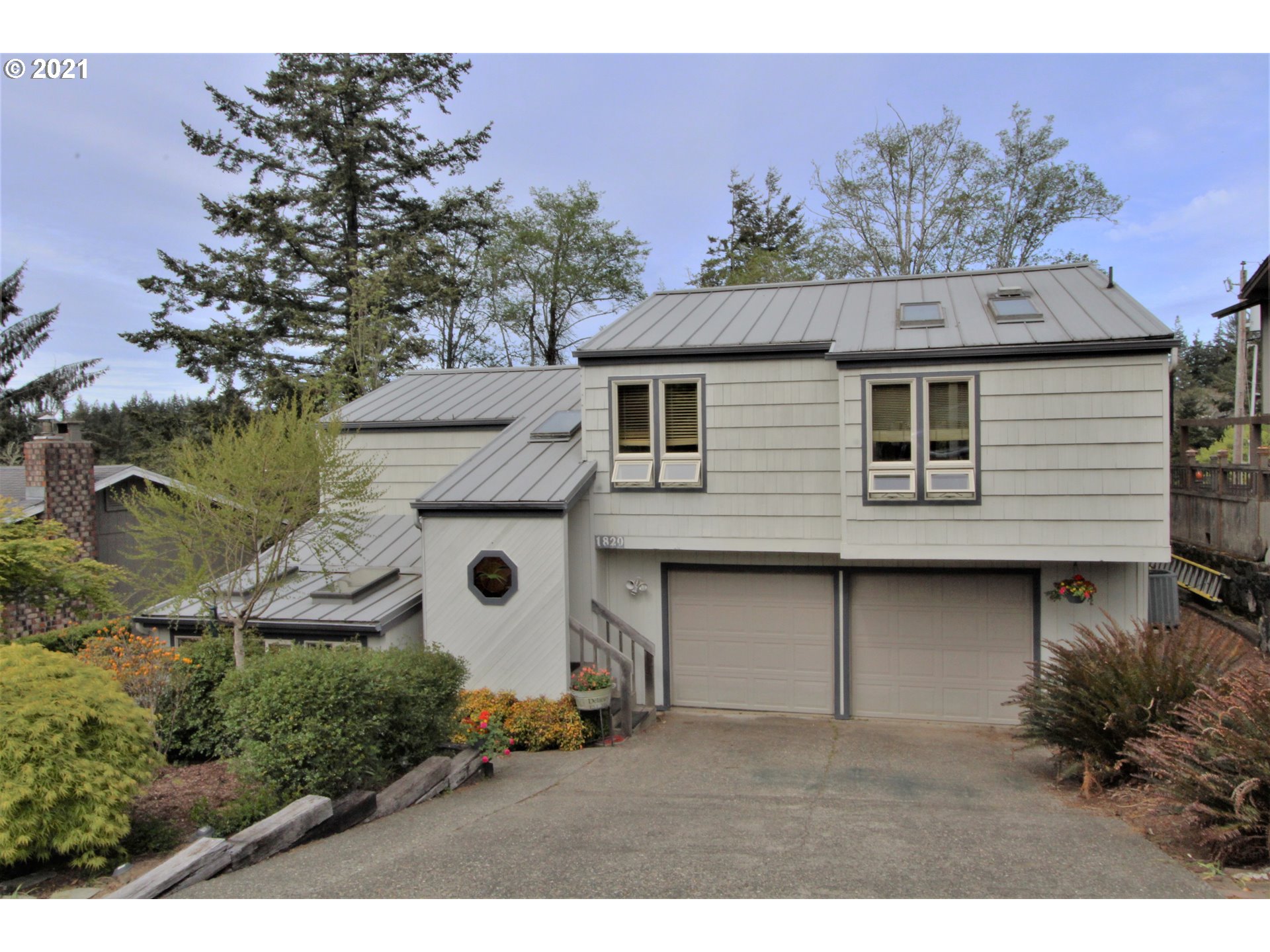 1820 Lincoln Road Coos Bay, OR 97420 - Photo 1 of 19 Gallery Image 1