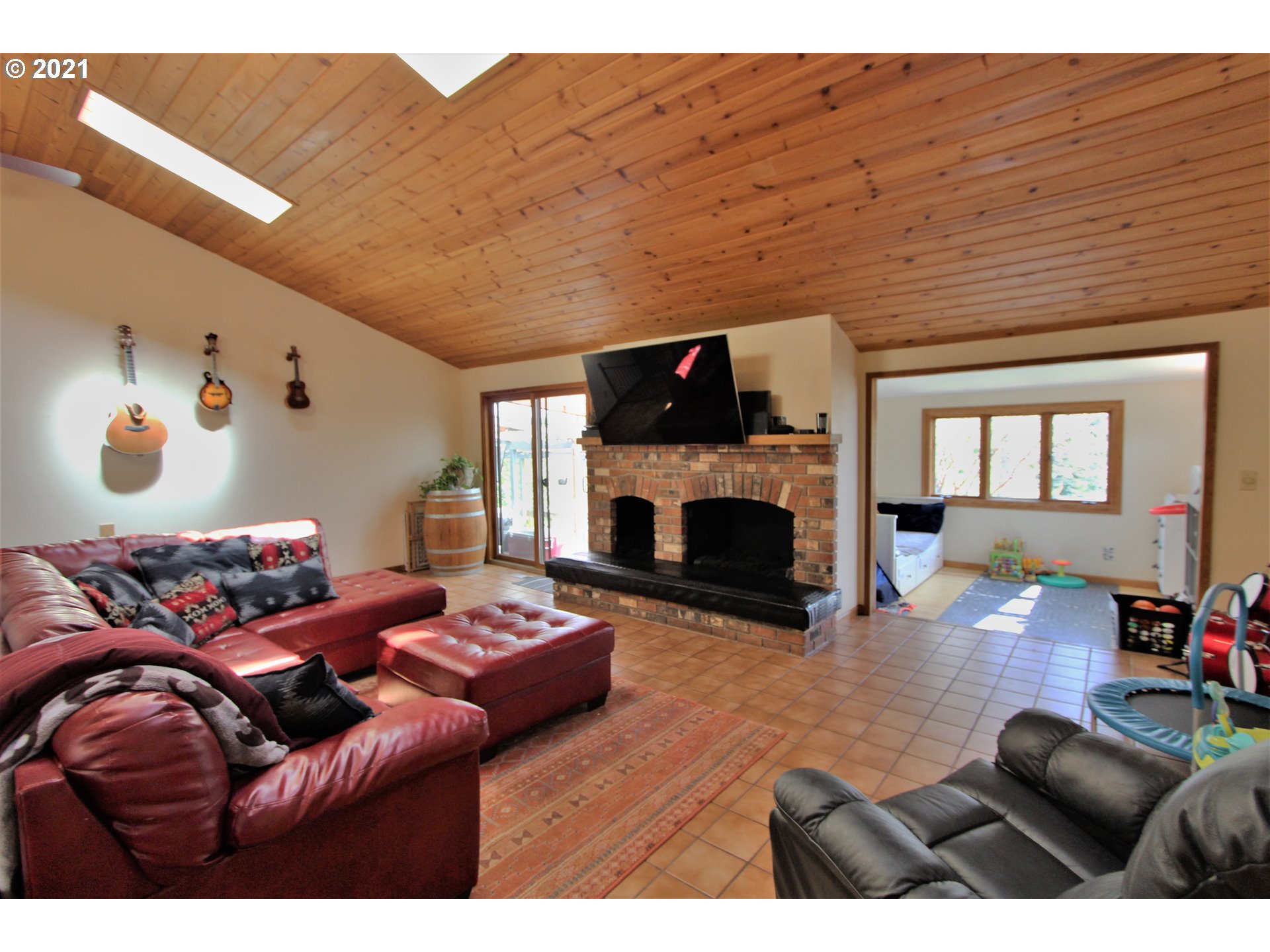 1820 Lincoln Road Coos Bay, OR 97420 - Photo 3 of 19 Gallery Image 3