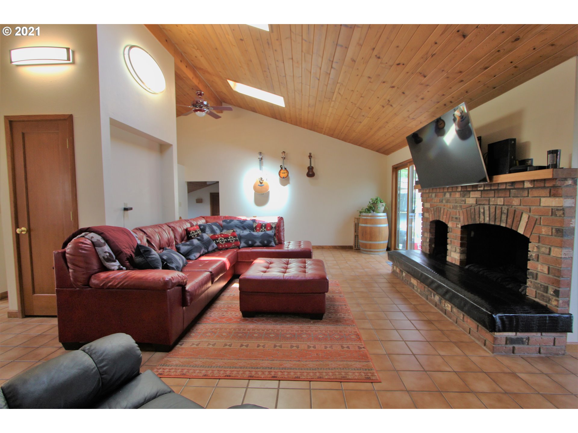 1820 Lincoln Road Coos Bay, OR 97420 - Photo 5 of 19 Gallery Image 5