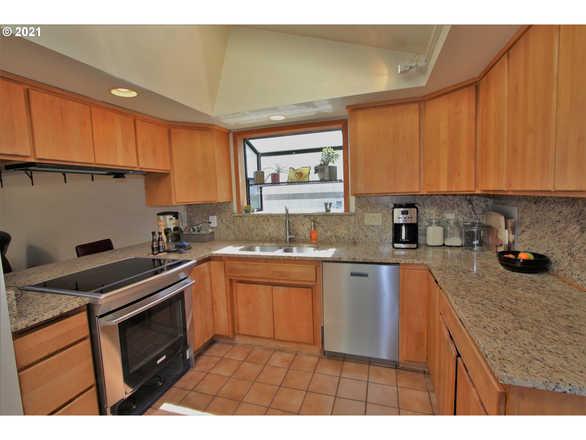 1820 Lincoln Road Coos Bay, OR 97420 - Photo 6 of 19 Gallery Image 6
