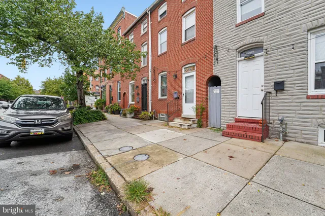 a view of a car park in front of house