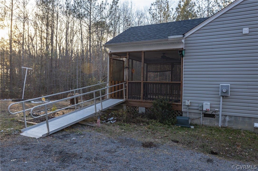 9535 Holdsworth Road Disputanta, VA 23842 - Photo 4 of 31 Gallery Image 4