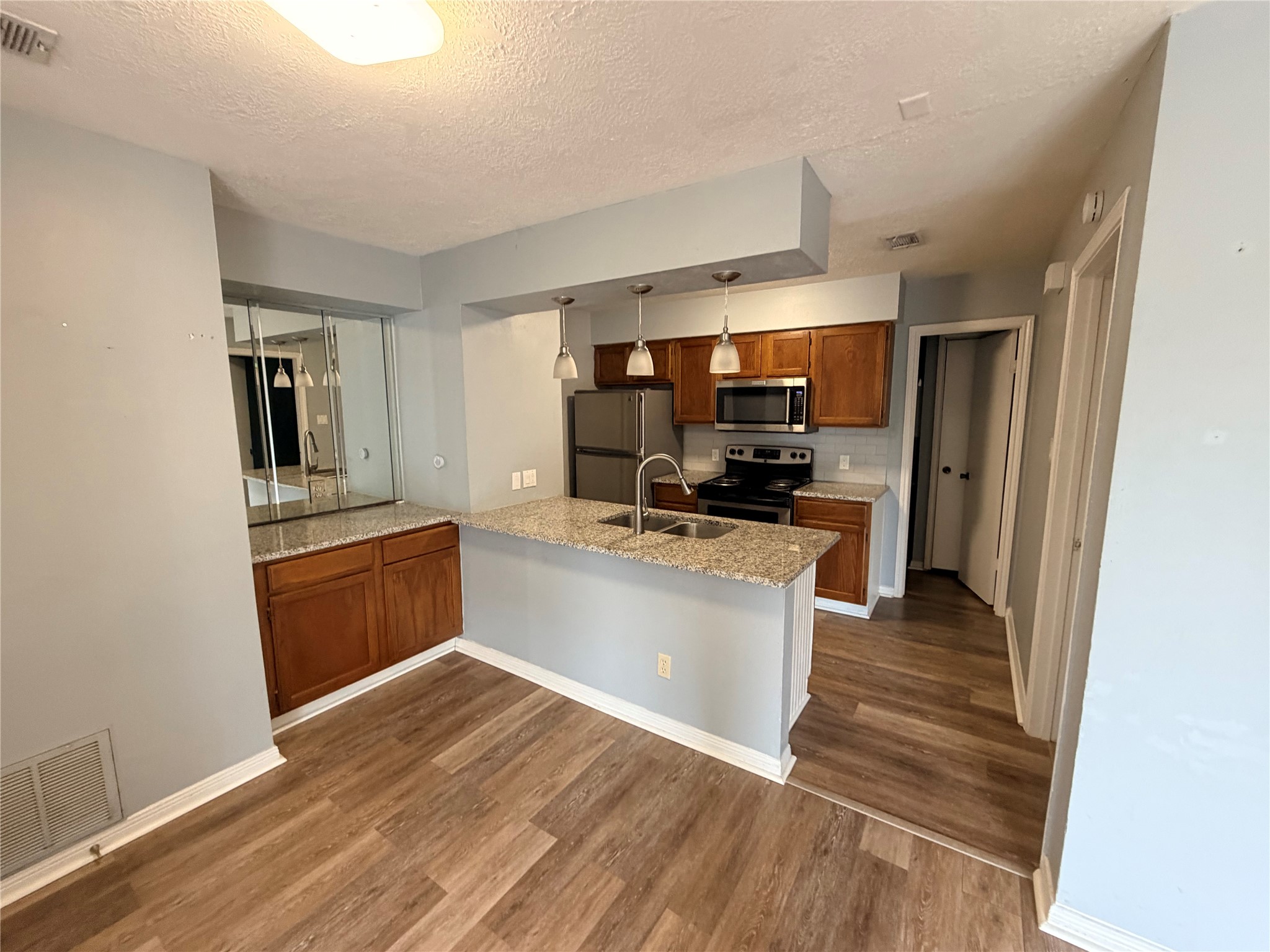 2402 Sycamore Avenue, Unit D6 Huntsville, TX 77340 - Photo 6 of 23