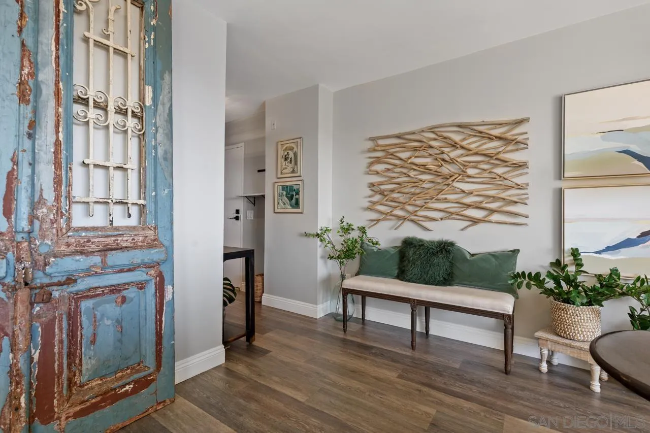 5366 La Jolla Boulevard, Unit 101C La Jolla, CA 92037 - Photo 19 of 41 a reading room with furniture and wooden floor