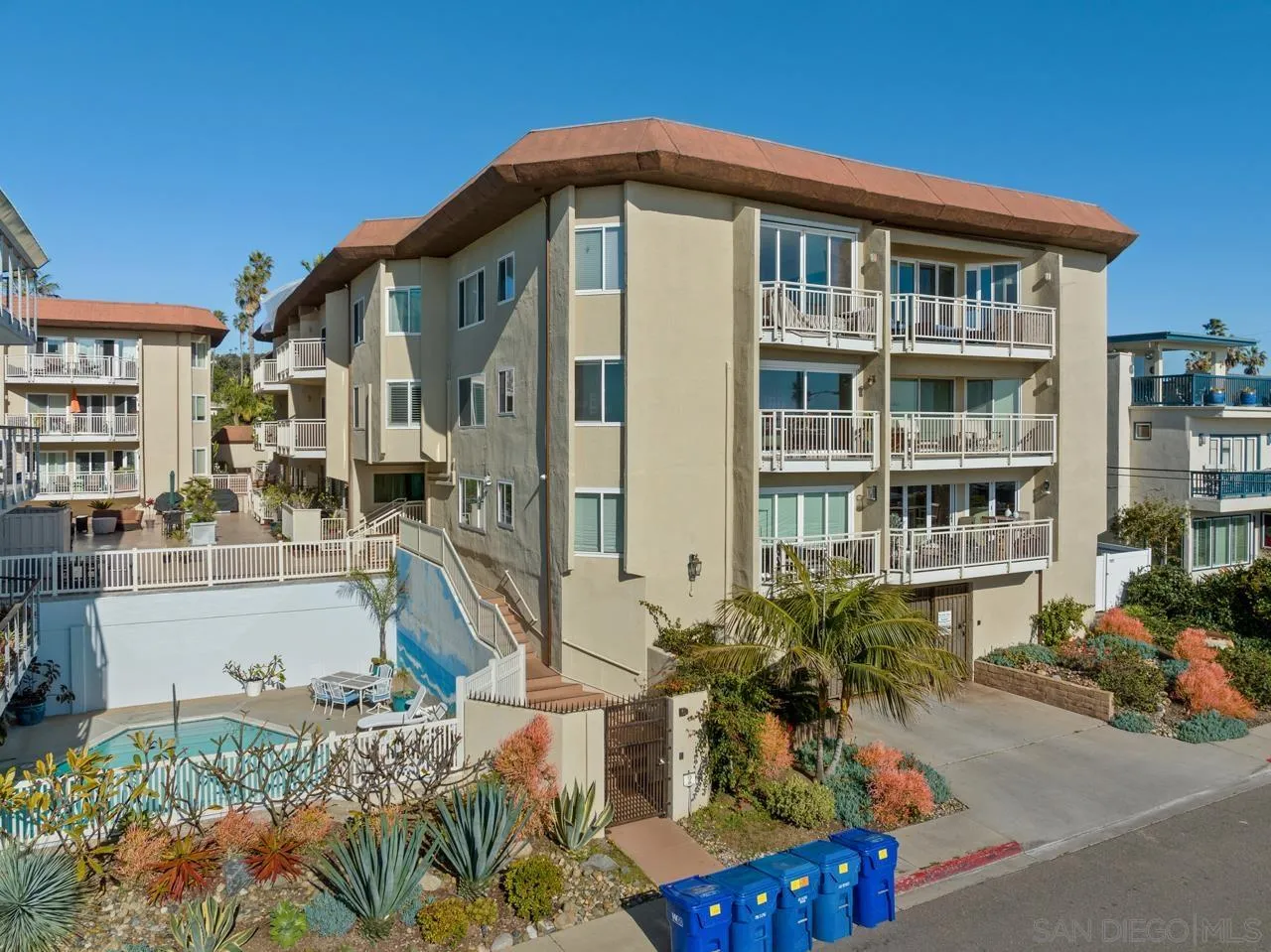 5366 La Jolla Boulevard, Unit 101C La Jolla, CA 92037 - Photo 40 of 41 a front view of a house with a yard