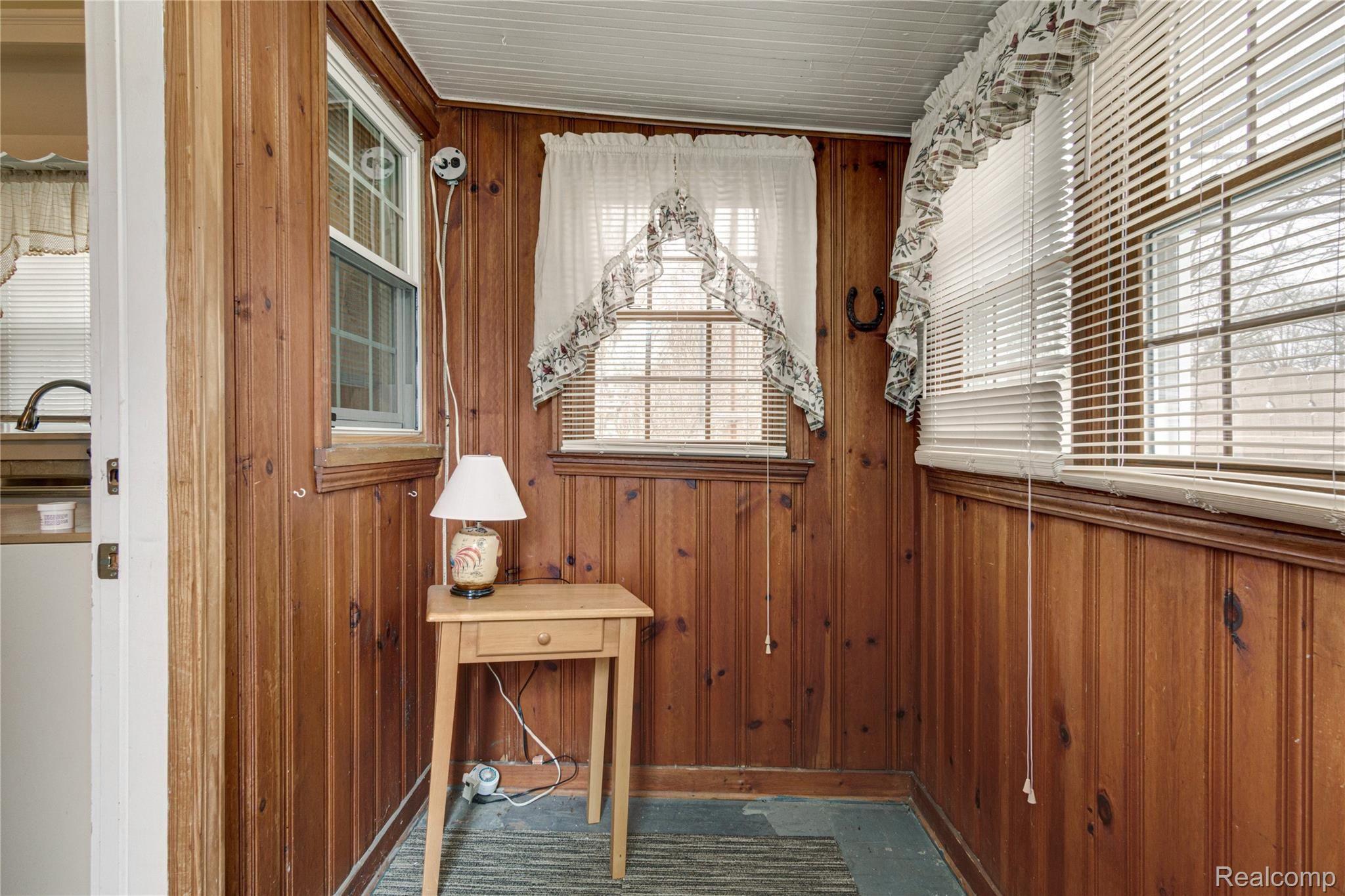 5494 Corunna Road Flint, MI 48532 - Photo 32 of 48 Interiors (18 of 34).jpg