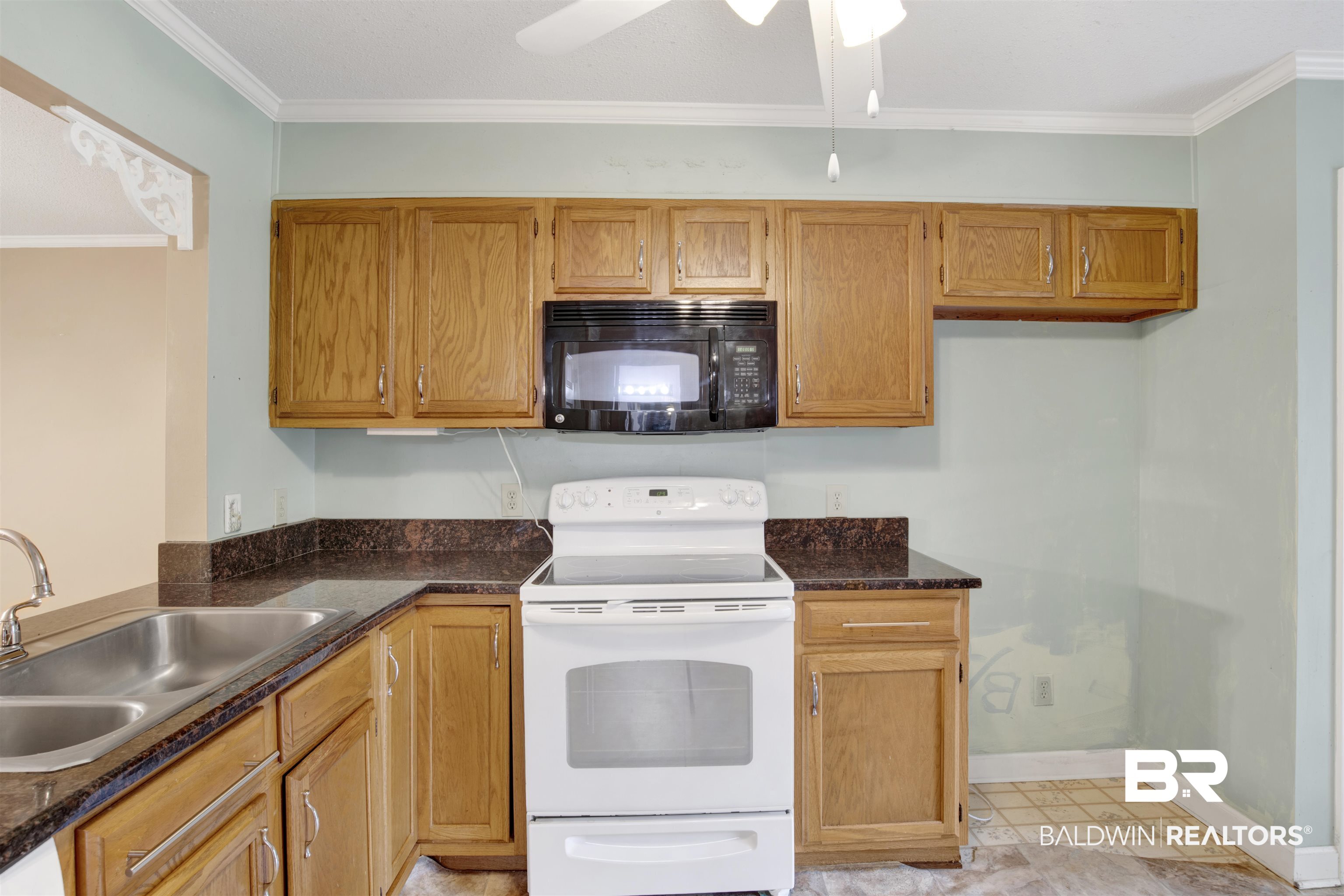 6635 Jackson Square Daphne, AL 36526 - Photo 9 of 24 Kitchen