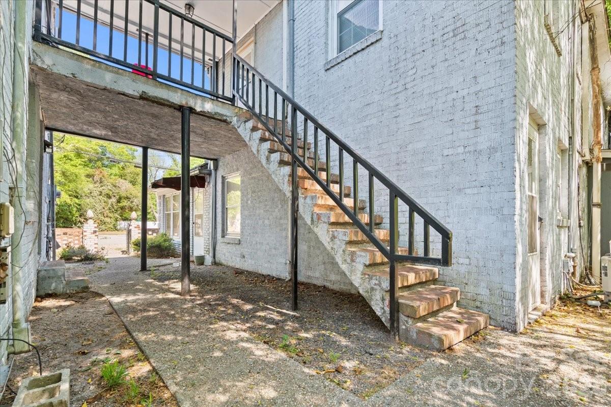 501 Church Street Cheraw, SC 29520 - Photo 35 of 48 a view of an entryway with staircase