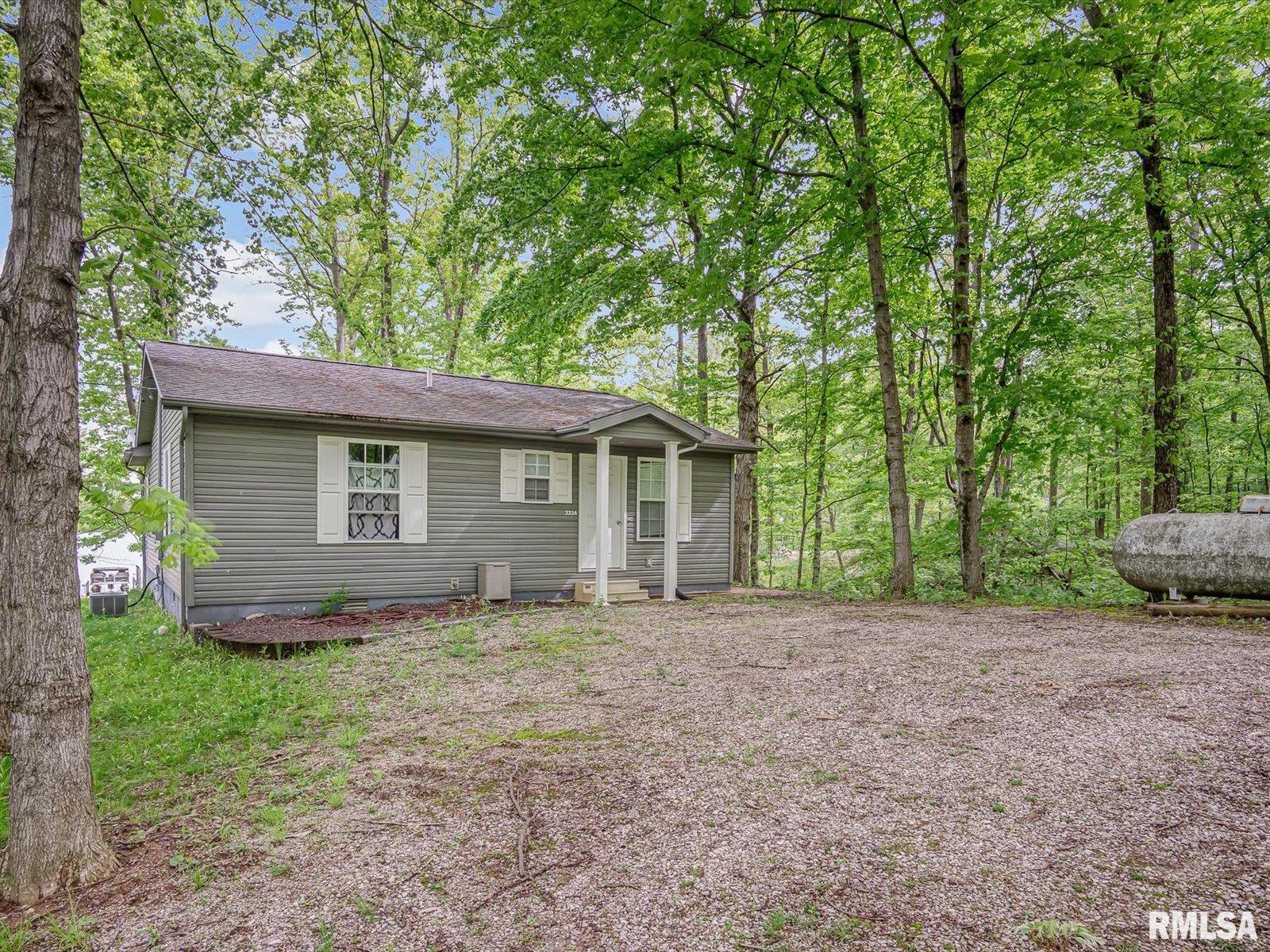 2234 Cascade Lane Centralia, IL 62801 - Photo 2 of 21