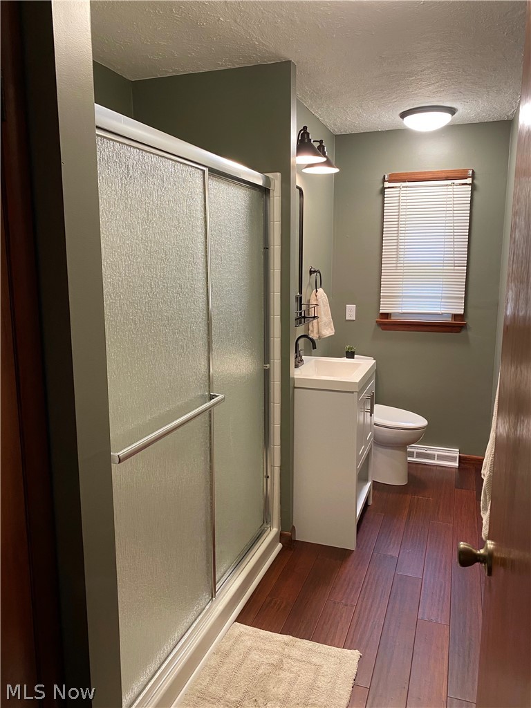 7215 Poore Road Conneaut, OH 44030 - Photo 12 of 35 Main Bathroom