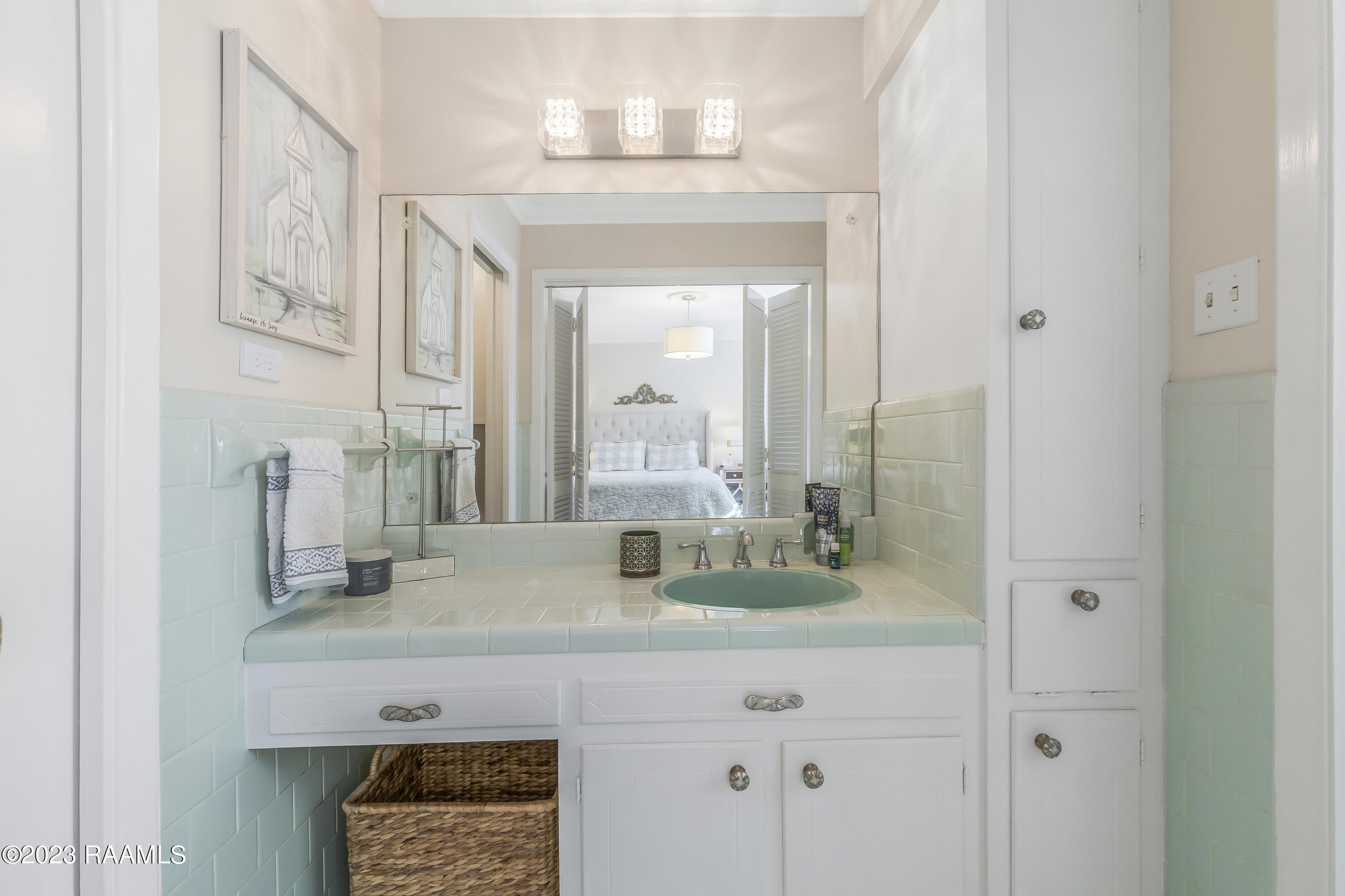 1006 Greenbriar Road Lafayette, LA 70503 - Photo 21 of 38 Primary Bath