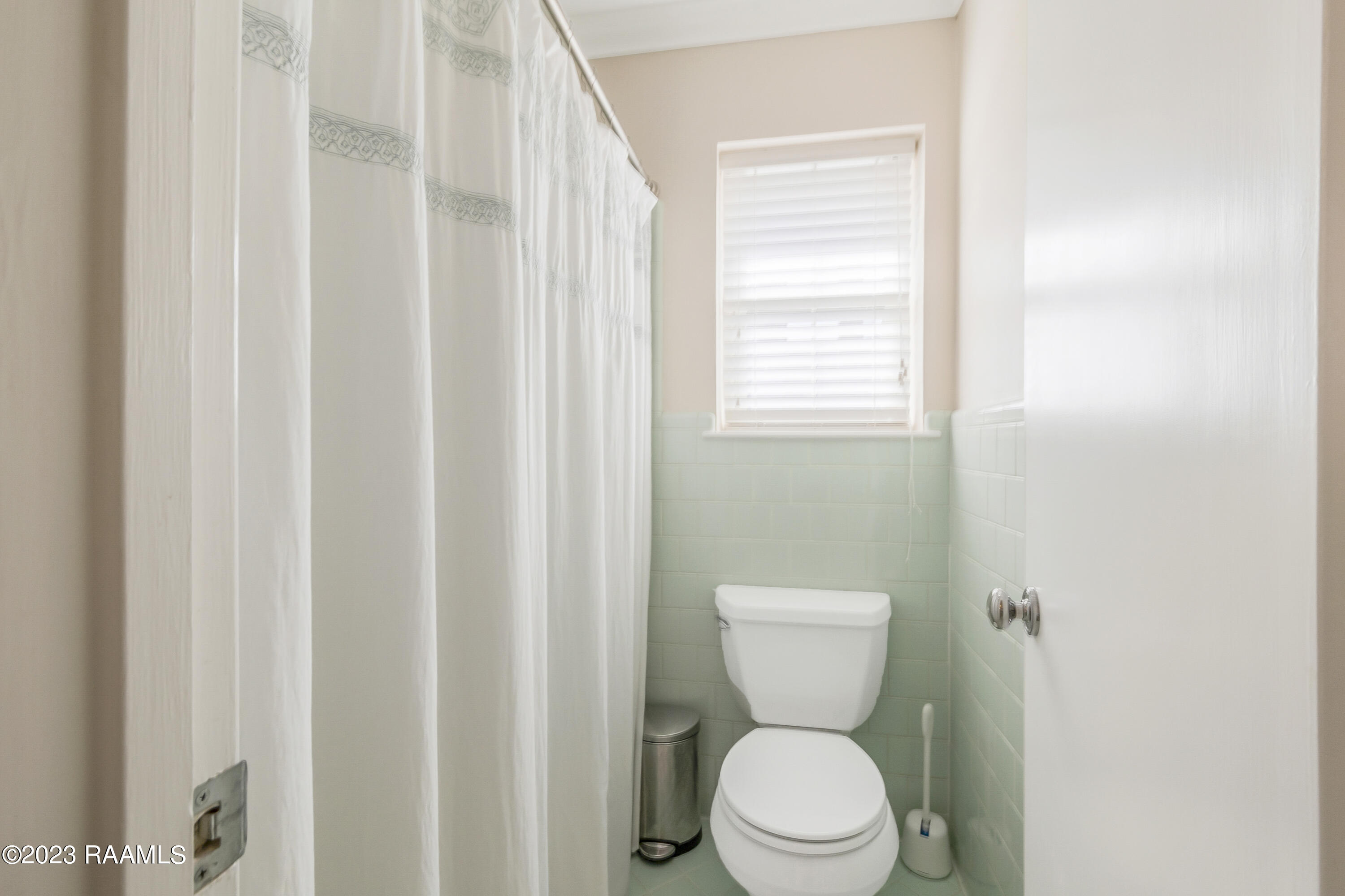 1006 Greenbriar Road Lafayette, LA 70503 - Photo 22 of 38 Primary Bath