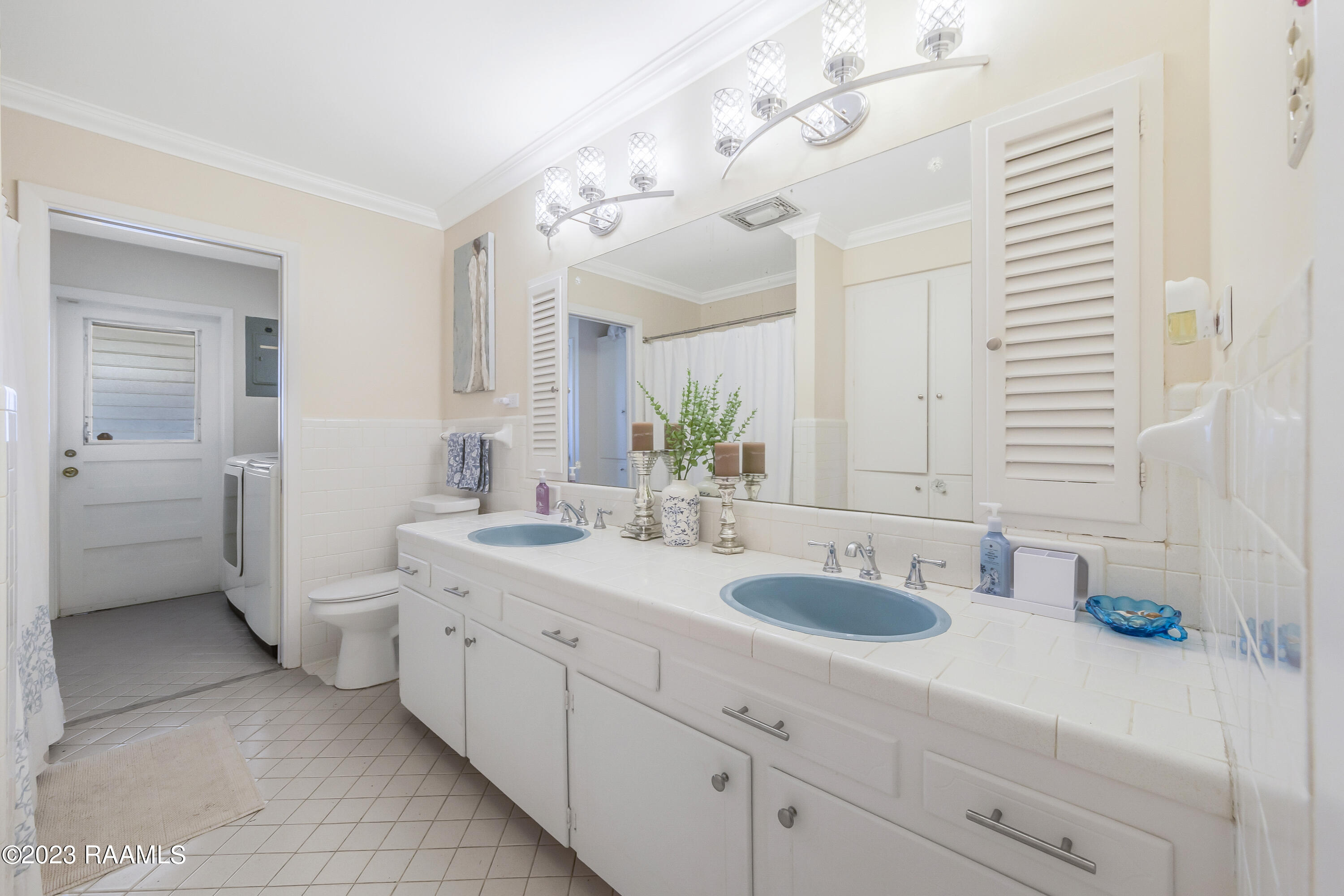 1006 Greenbriar Road Lafayette, LA 70503 - Photo 26 of 38 Guest Bath