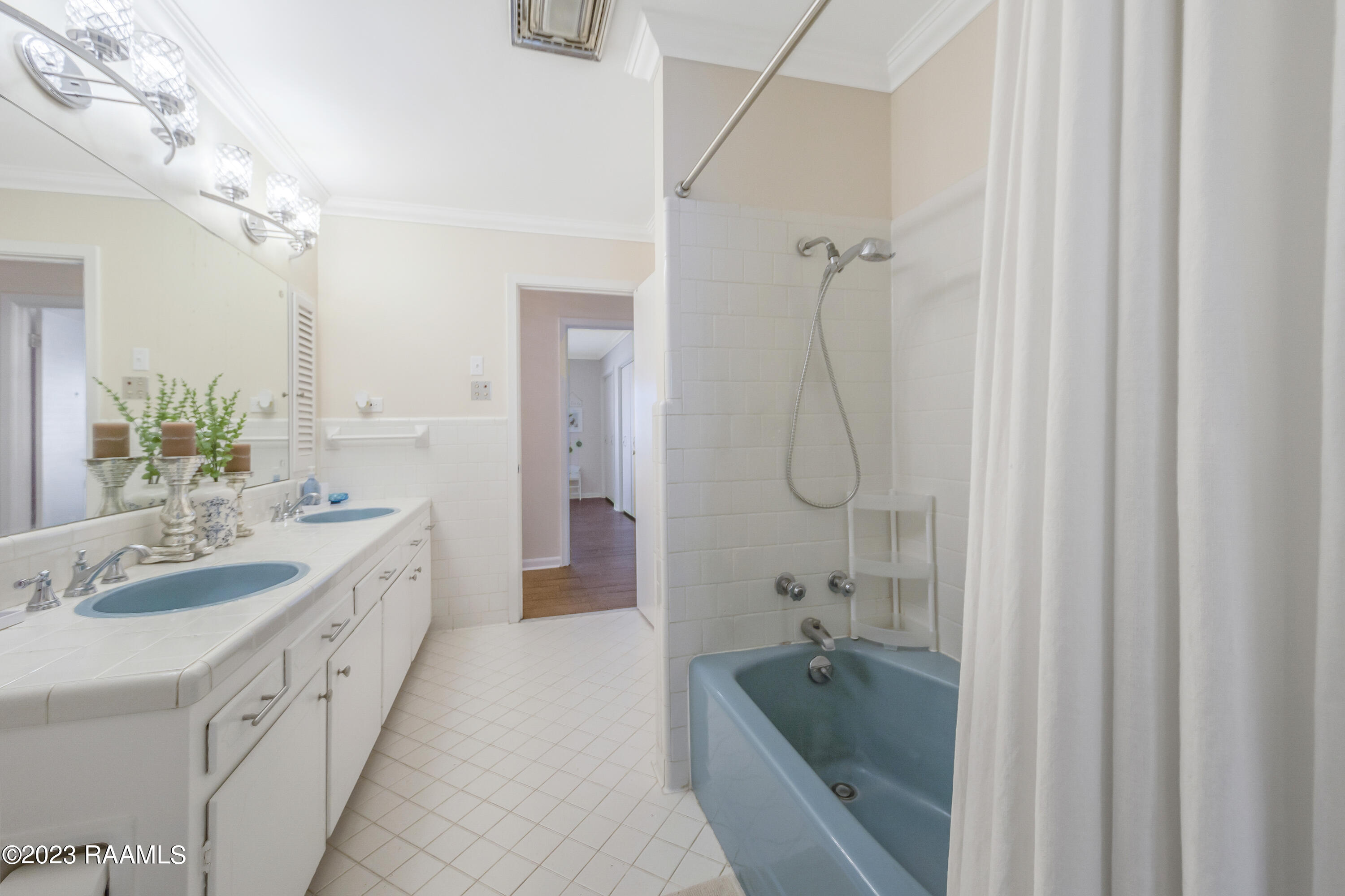 1006 Greenbriar Road Lafayette, LA 70503 - Photo 27 of 38 Guest Bath