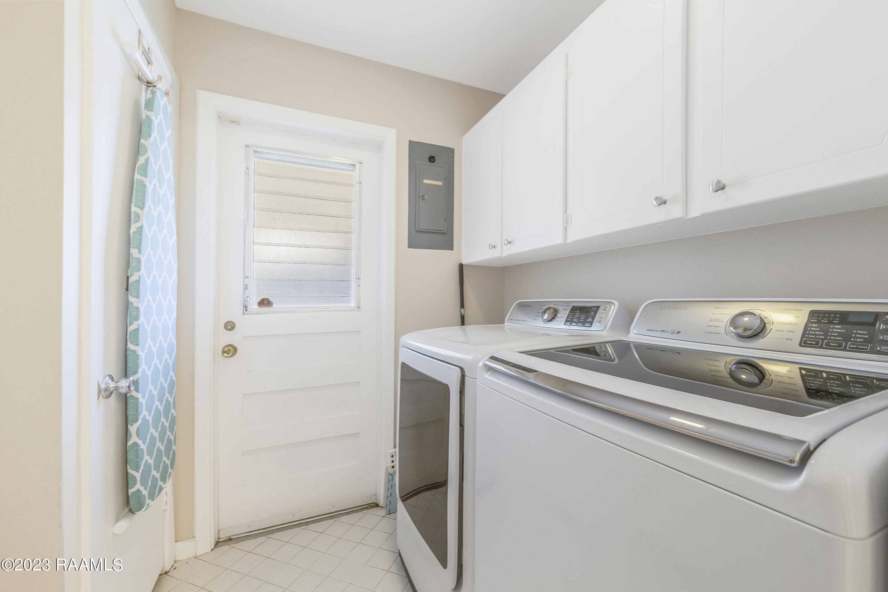 1006 Greenbriar Road Lafayette, LA 70503 - Photo 28 of 38 Laundry Area