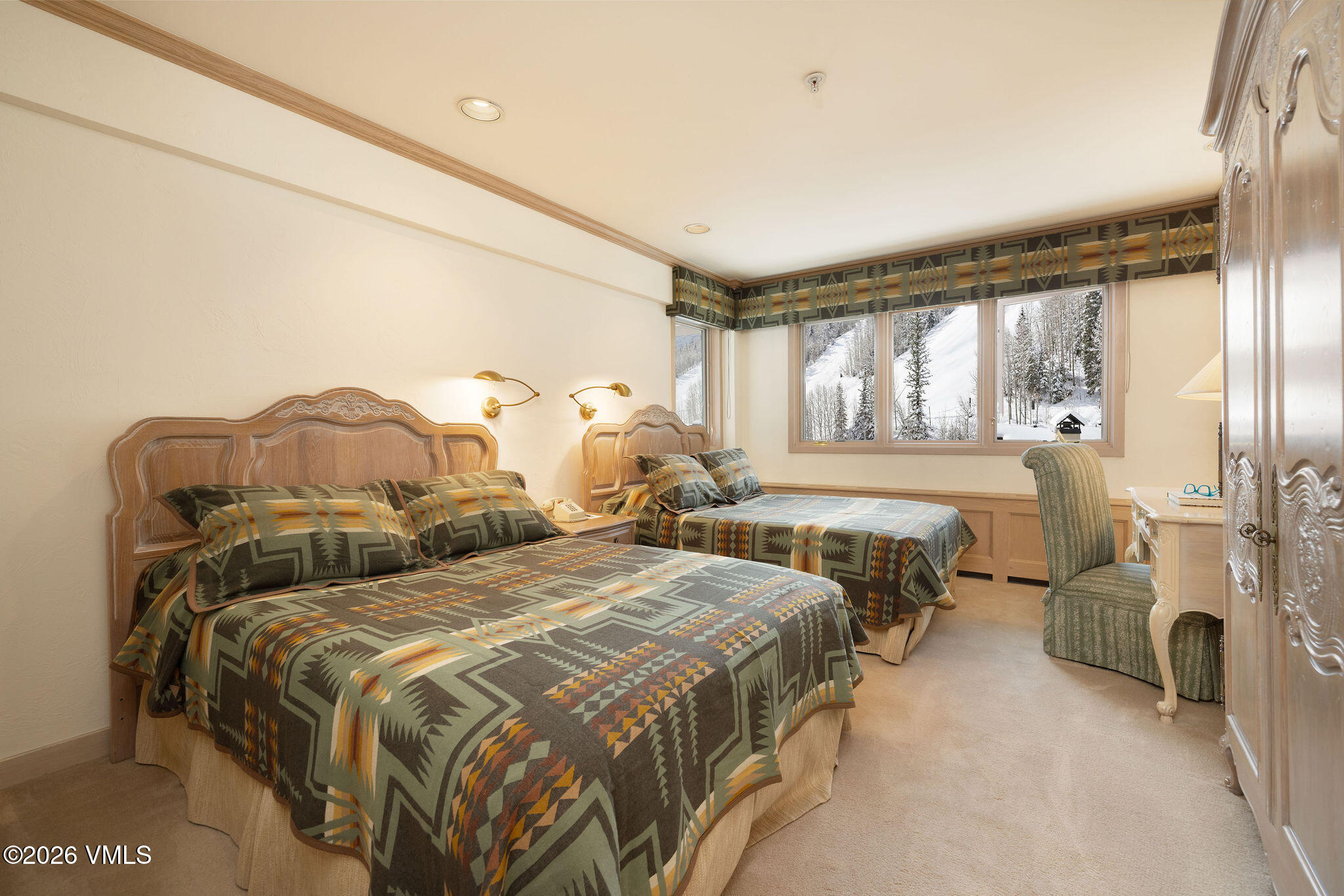 200 Vail Road, Unit 799 Vail, CO 81657 - Photo 17 of 32 2604_lodge_tower_799_interior_bed02