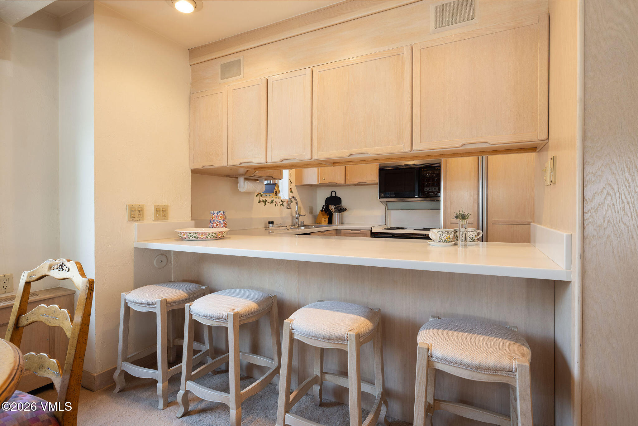 200 Vail Road, Unit 799 Vail, CO 81657 - Photo 10 of 32 2604_lodge_tower_799_interior_kitchen_a