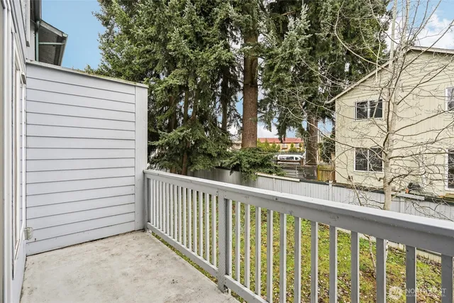 $275,000 | 8823 Holly Drive, Unit D203, Everett, WA 98208