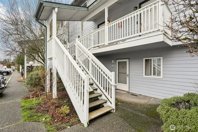 $275,000 | 8823 Holly Drive, Unit D203, Everett, WA 98208
