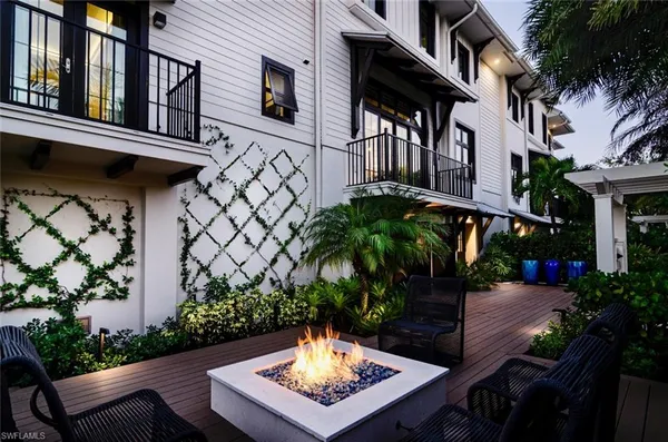 a view of a house with backyard and sitting area