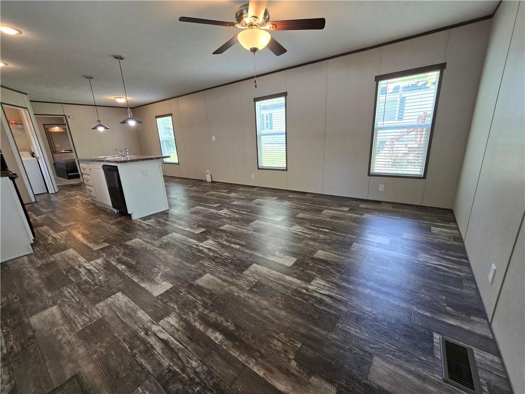 623 Falls Church Road Imperial, PA 15126 - Photo 4 of 30