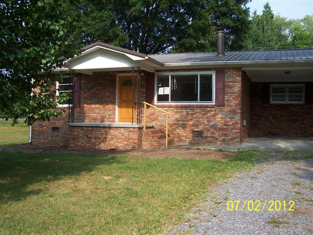 610 Beaverdale Road Northeast Dalton, GA 30721 - Photo 1 of 1 Main View