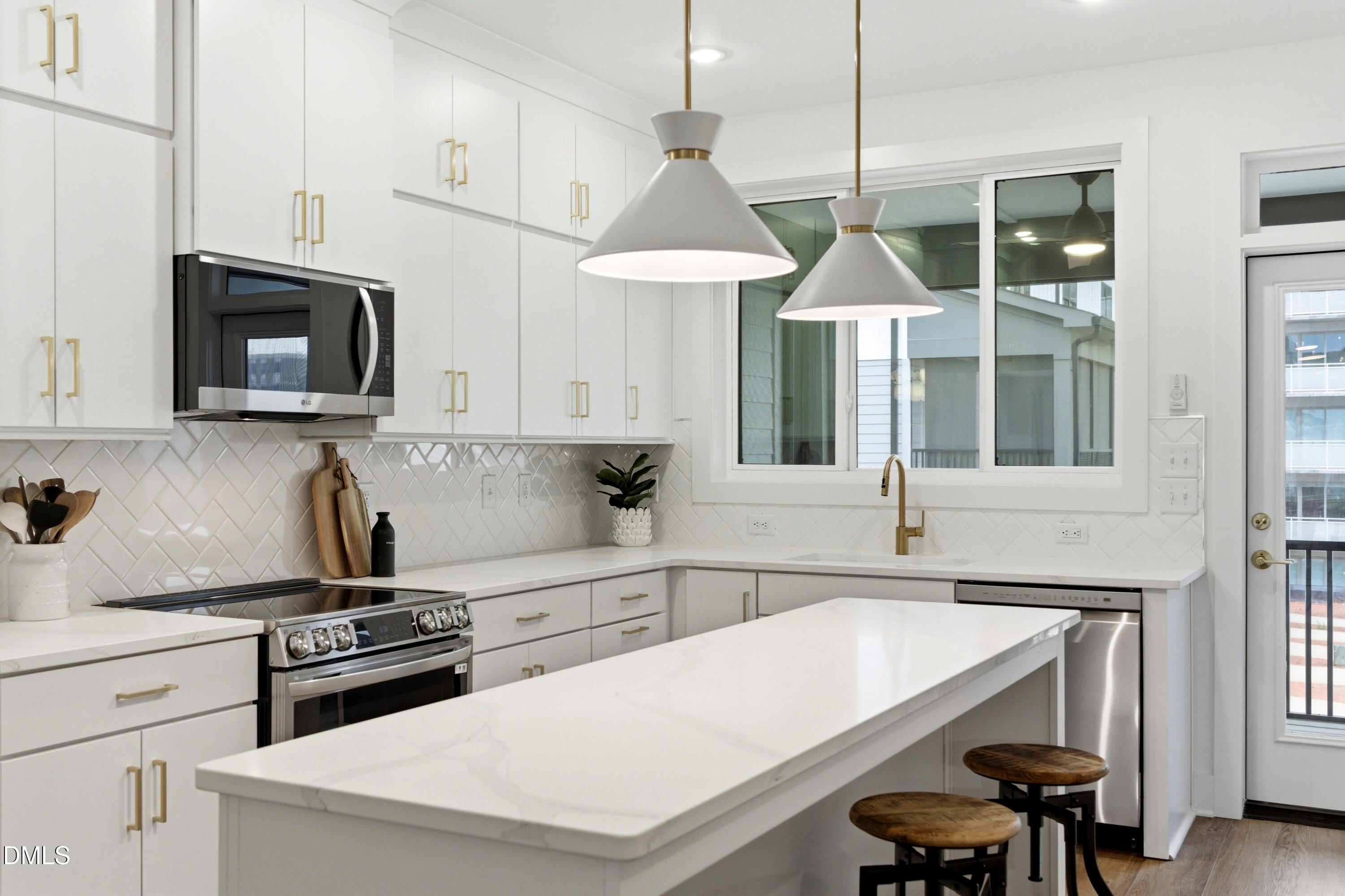 710 West North Street, Unit 102 Raleigh, NC 27603 - Photo 21 of 44 Gourmet Kitchen