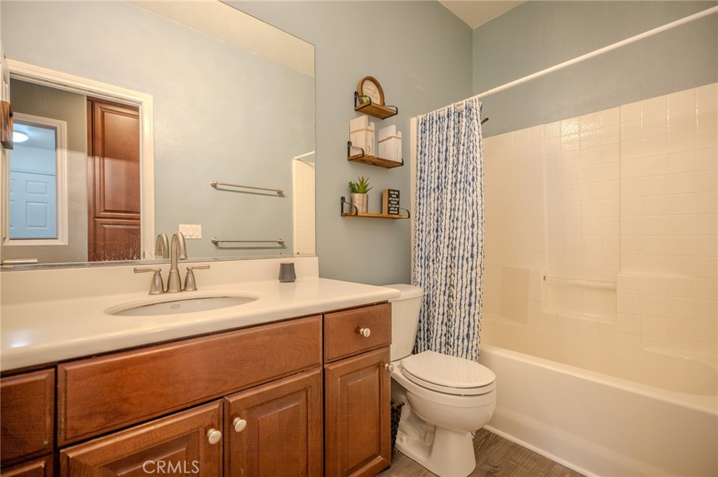 1895 Silver Drop Lane Hemet, CA 92545 - Photo 35 of 50 Bathroom 2