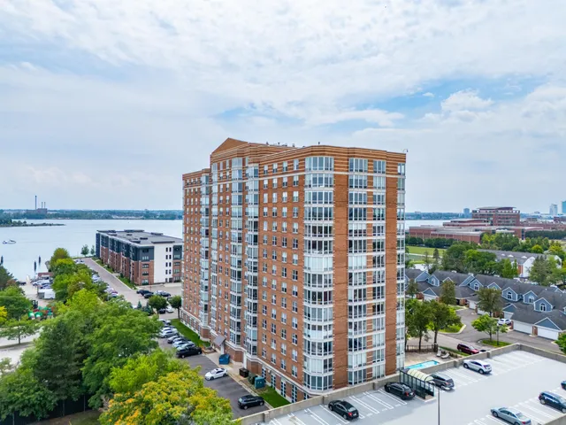 $1,700 | 250 East Harbortown Drive, Unit 103, Detroit, MI 48207