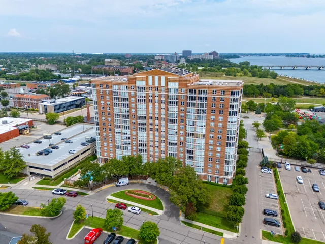 $1,700 | 250 East Harbortown Drive, Unit 103, Detroit, MI 48207