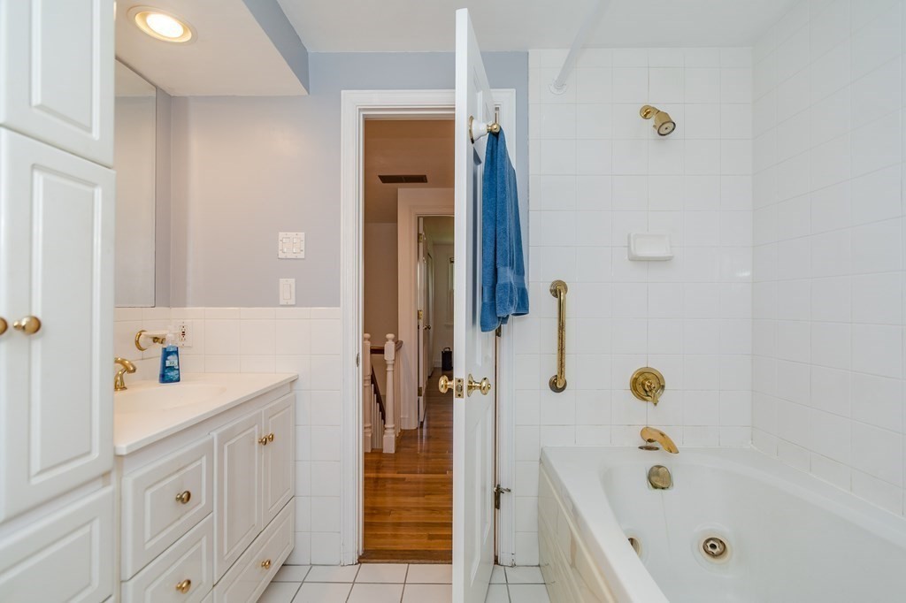 26 Edgemere Road Lynnfield, MA 01940 - Photo 28 of 38 Gallery Image 28