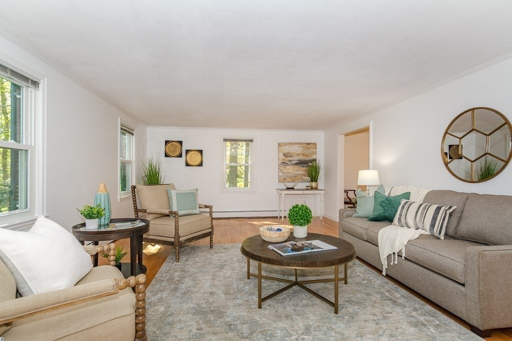 26 Edgemere Road Lynnfield, MA 01940 - Photo 3 of 38 Gallery Image 3