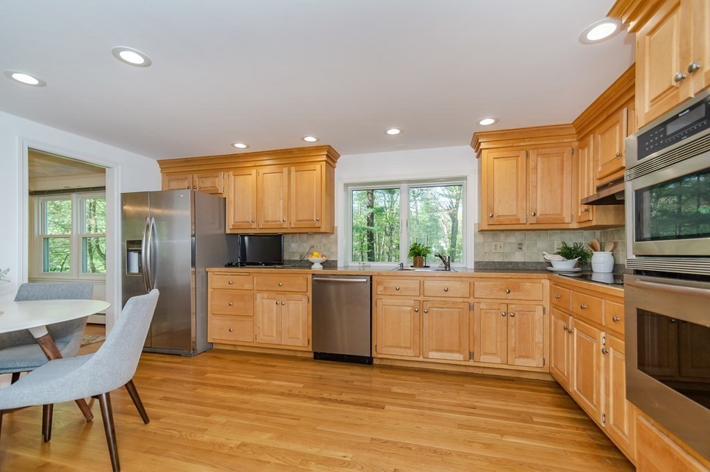 26 Edgemere Road Lynnfield, MA 01940 - Photo 5 of 38 Gallery Image 5