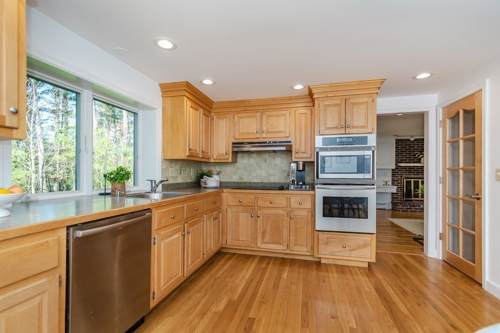 26 Edgemere Road Lynnfield, MA 01940 - Photo 6 of 38 Gallery Image 6