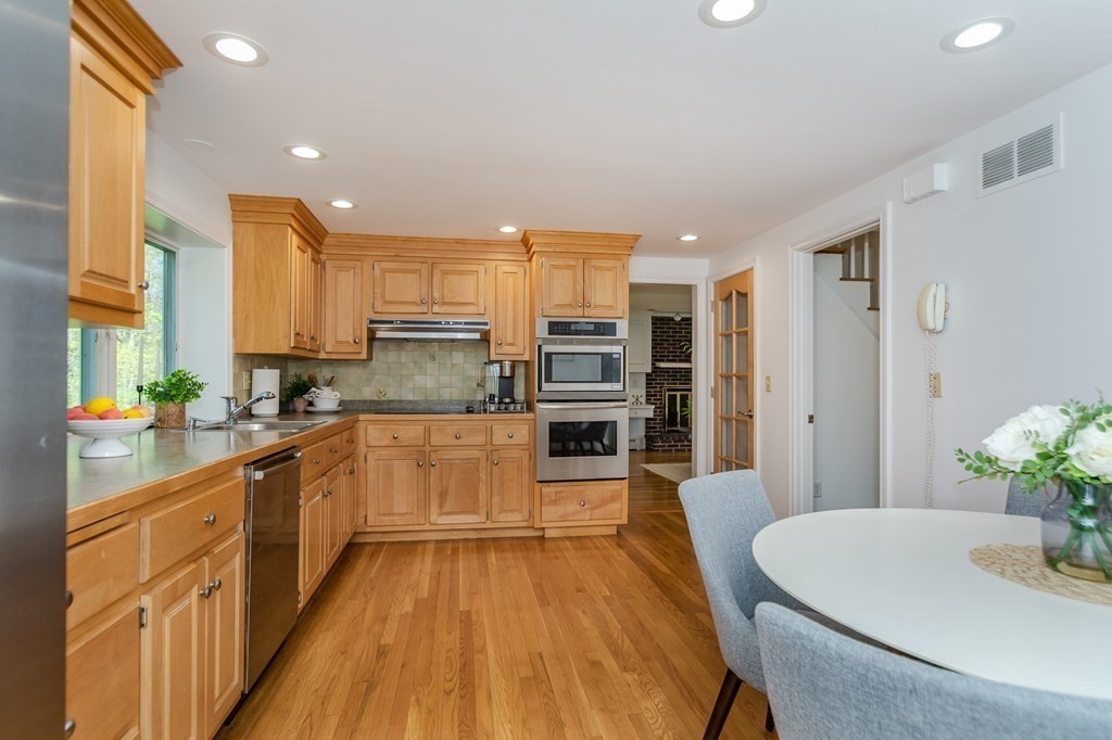 26 Edgemere Road Lynnfield, MA 01940 - Photo 7 of 38 Gallery Image 7