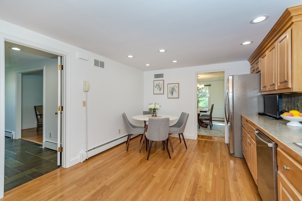 26 Edgemere Road Lynnfield, MA 01940 - Photo 8 of 38 Gallery Image 8