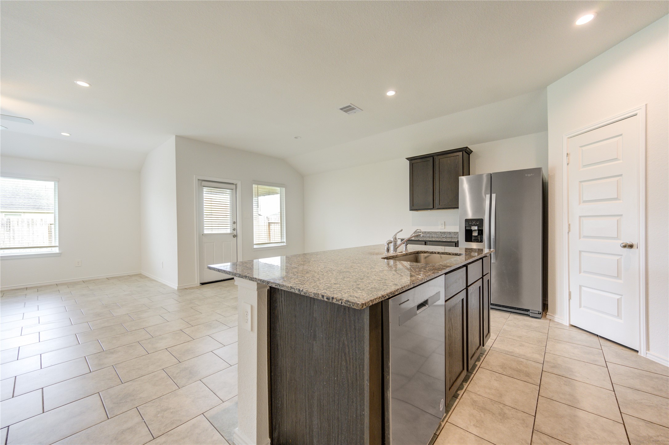 7547 Cattle Walker Court Rosharon, TX 77583 - Photo 4 of 27 Tons of Natural Light!
