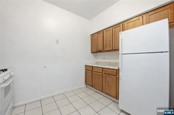 $2,900 | 44 1/2 3rd Street, Unit 2, Newark, NJ 07107