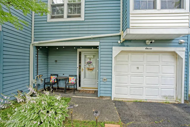 $270,000 | 11 Fox Hollow Square, Cohoes, NY 12047