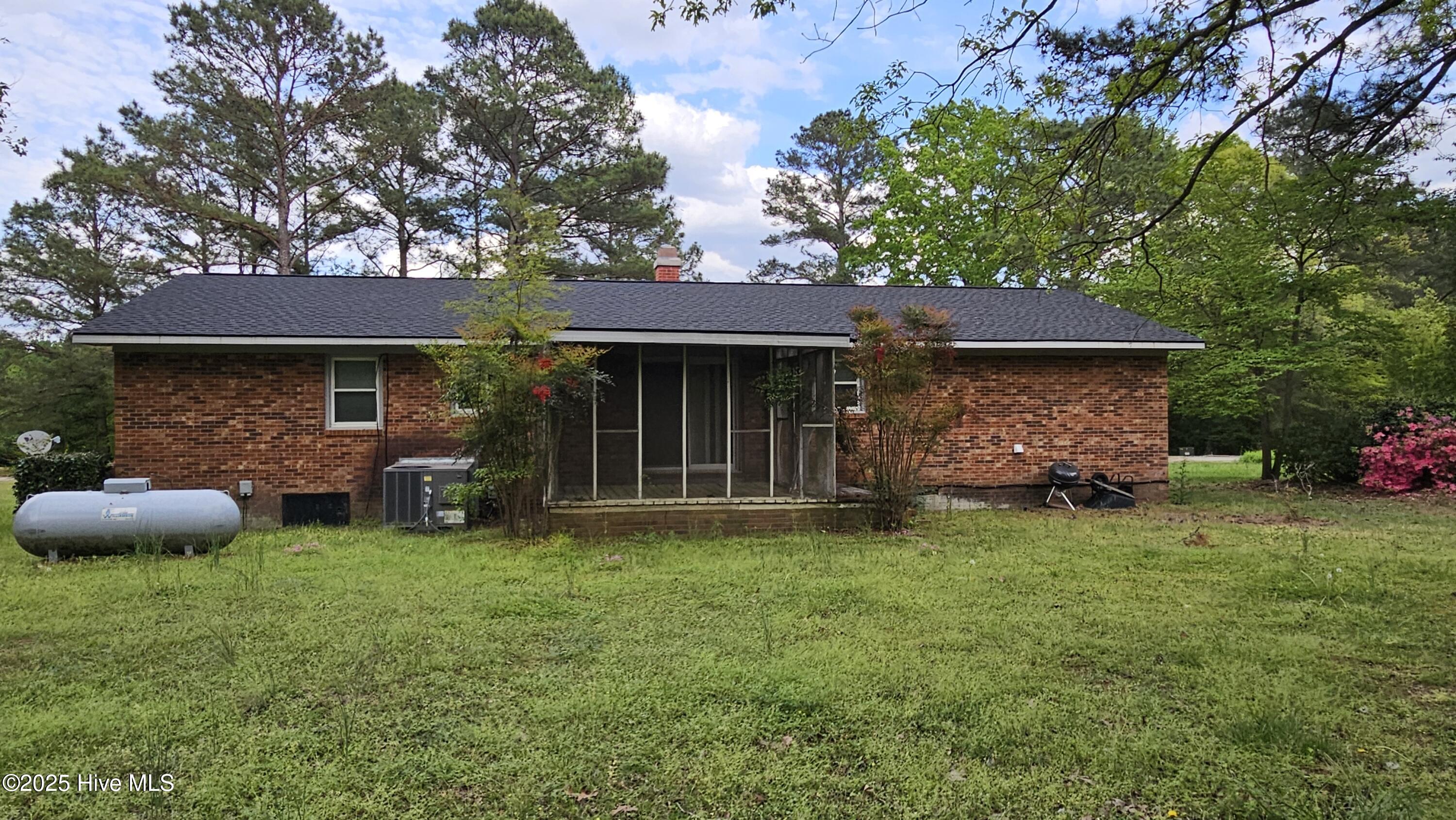 809 North Broad Street Roseboro, NC 28382 - Photo 2 of 17 20250410_165730