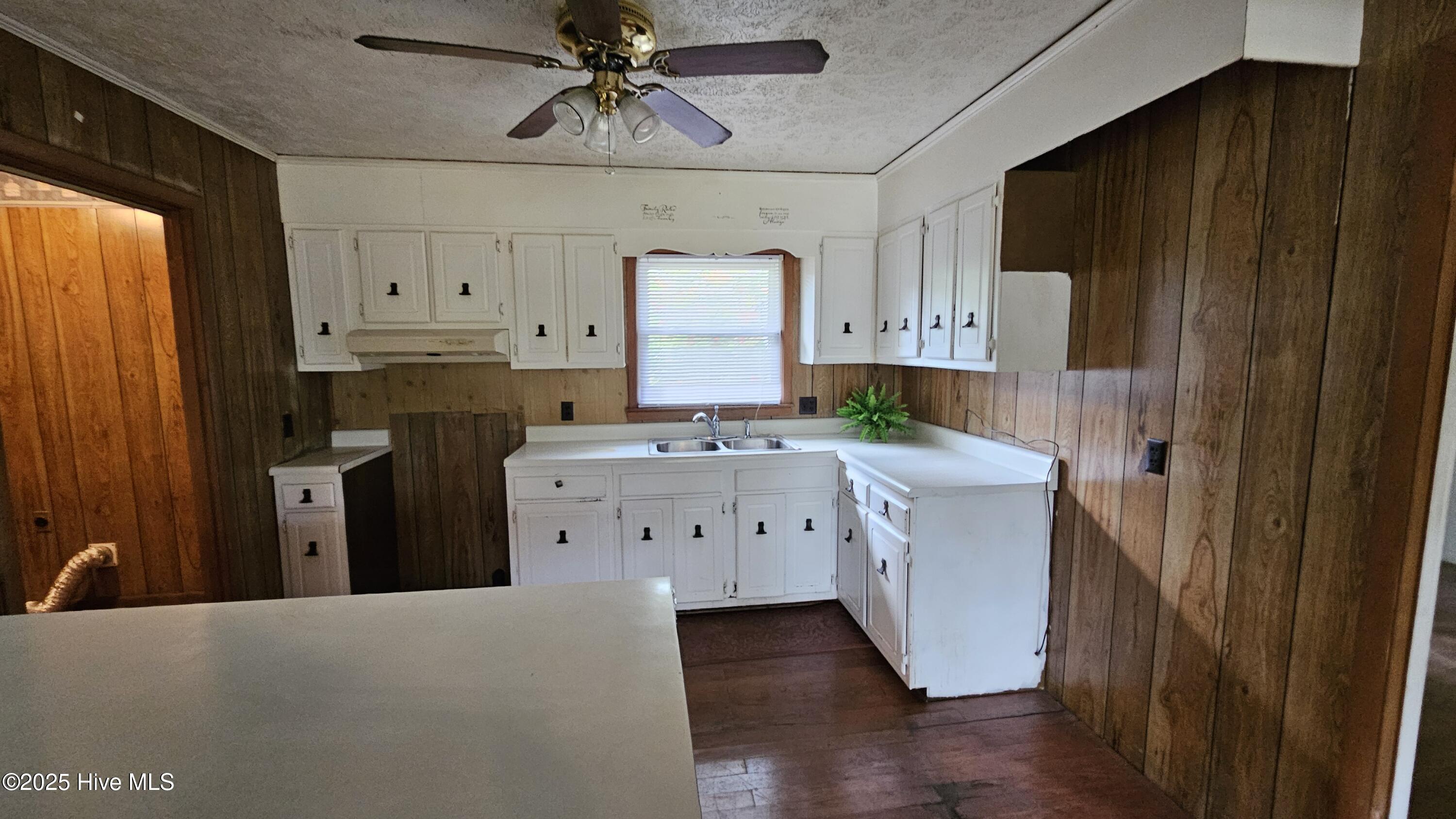 809 North Broad Street Roseboro, NC 28382 - Photo 8 of 17 20250410_165221