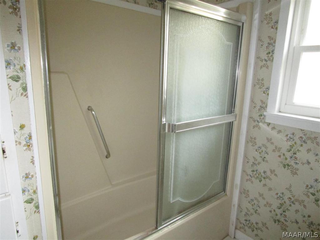 4434 Stephenson Road Coffee Springs, AL 36318 - Photo 25 of 36 Shower in master bath