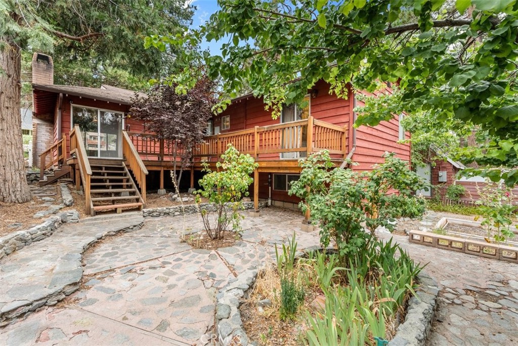 1056 Lark Road Wrightwood, CA 92397 - Photo 4 of 40 a view of a chairs and table in backyard