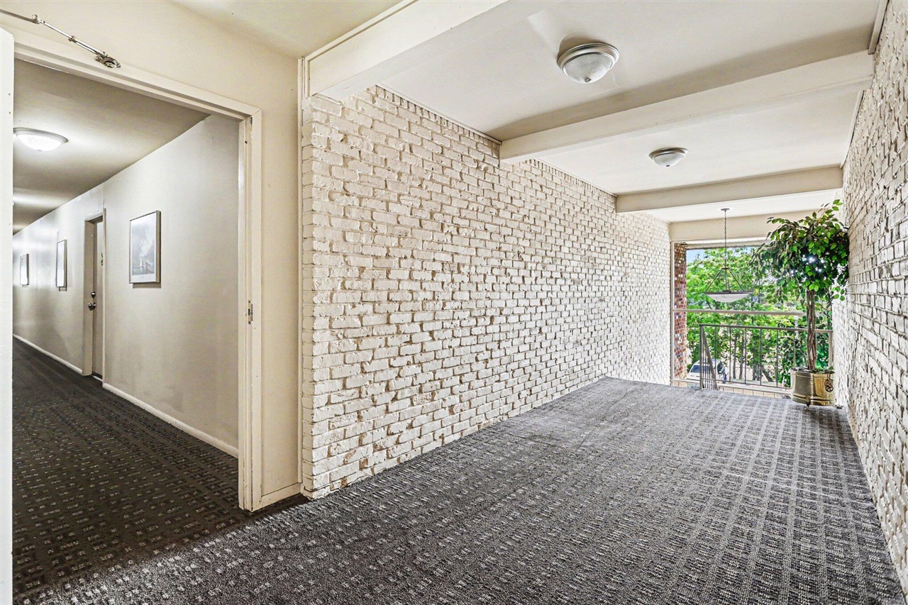 734 West Kilgore Road, Unit 303 Kalamazoo, MI 49008 - Photo 31 of 34