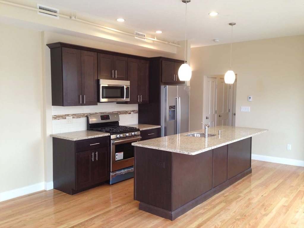 191 Main Street, Unit 2A Gloucester, MA 01930 - Photo 7 of 20