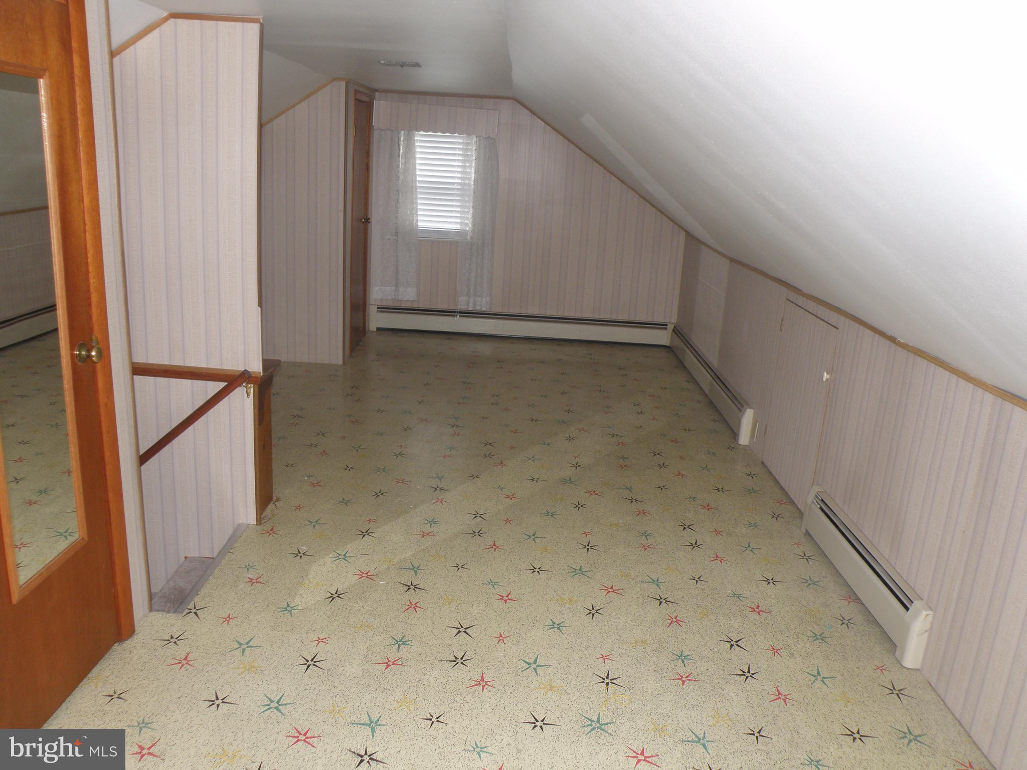 904 Martin Road Baltimore, MD 21221 - Photo 12 of 20 Upstairs/Rear