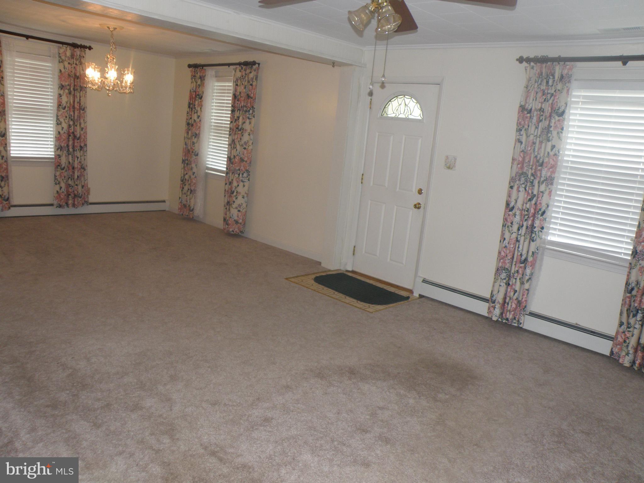 904 Martin Road Baltimore, MD 21221 - Photo 3 of 20 Livingroom/Dinningroom Combo